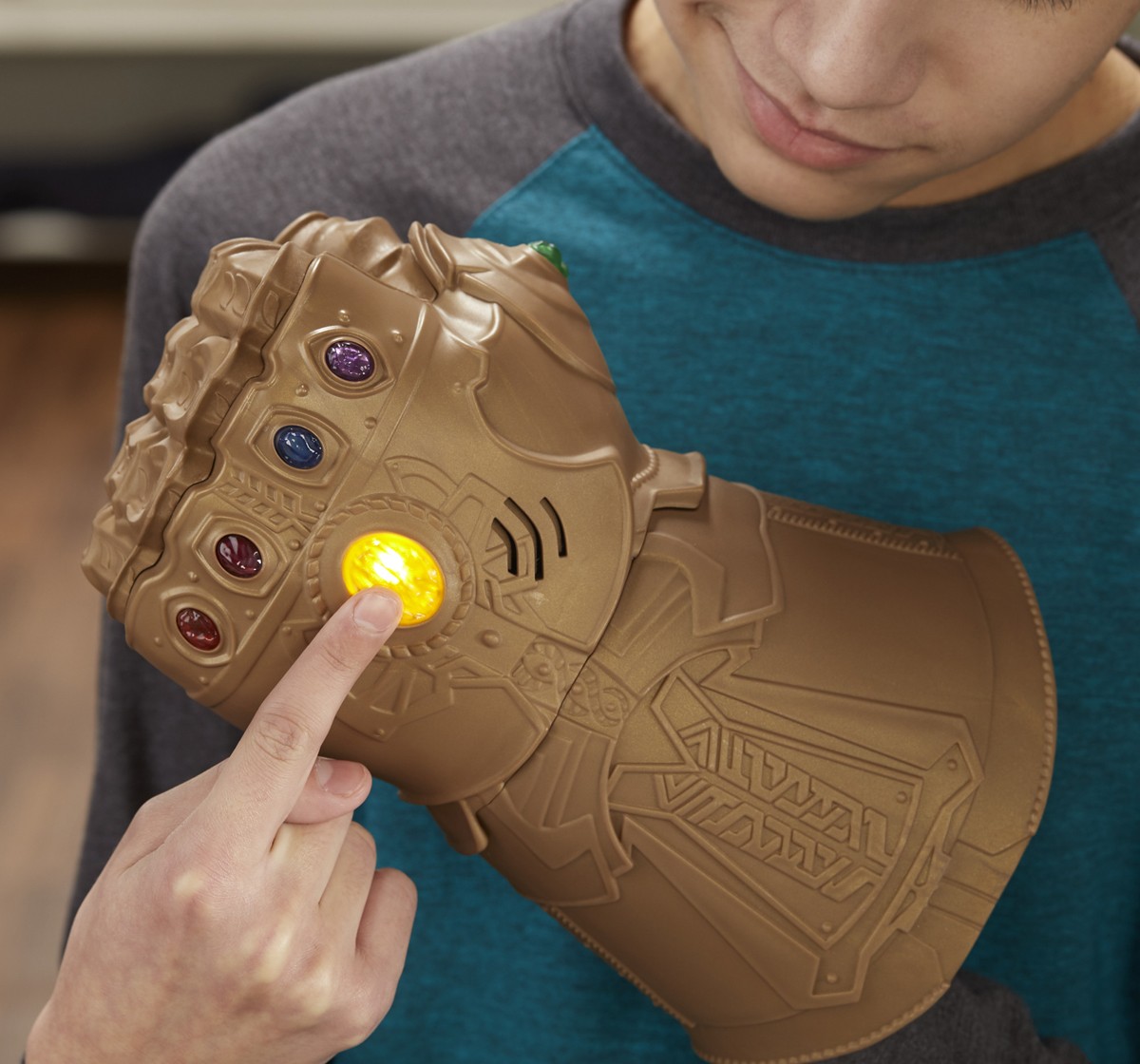Marvel Avengers: Infinity War Infinity Gauntlet Electronic Fist Roleplay Toy With Lights & Sounds, 5Y+