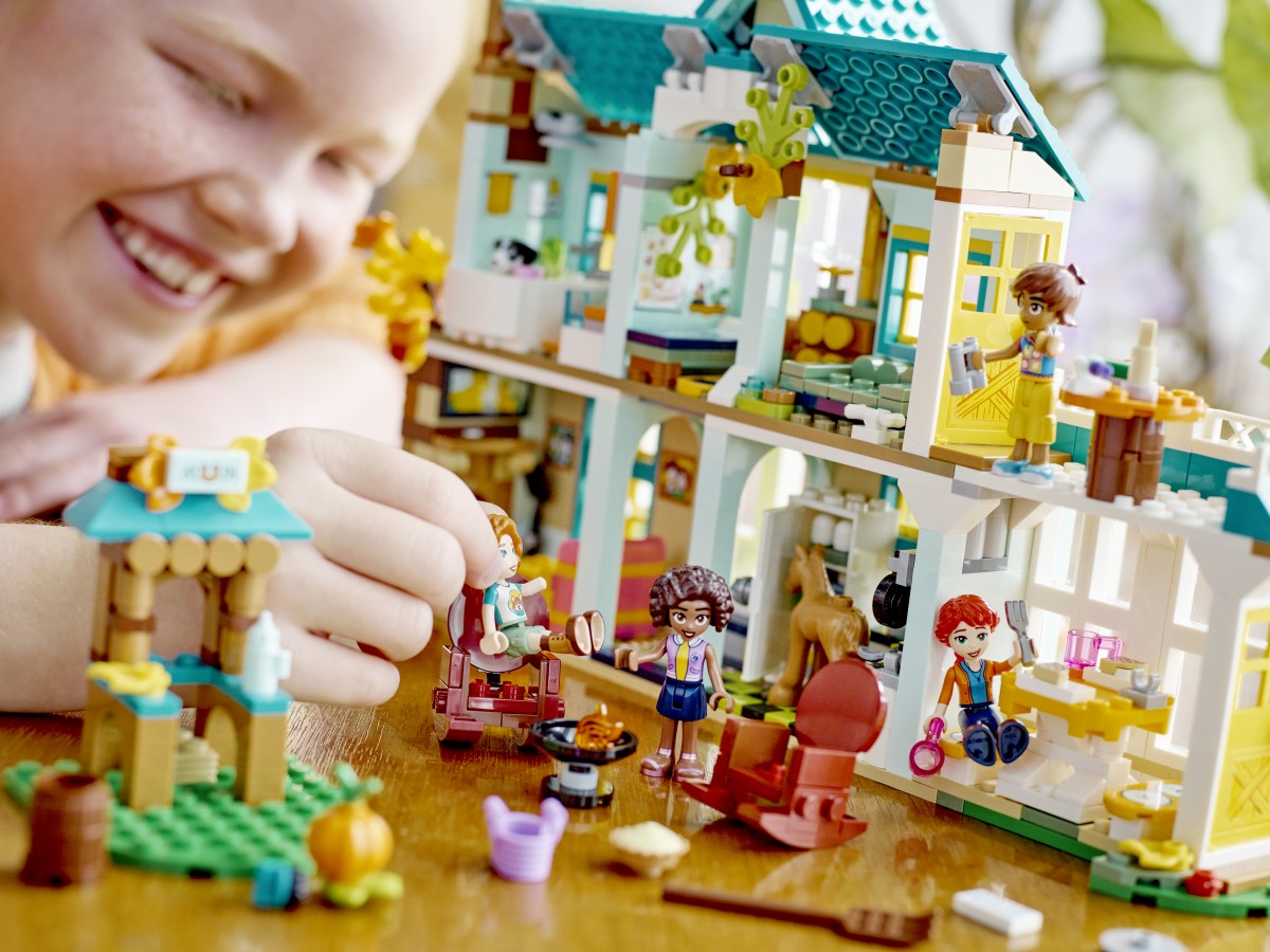 LEGO Friends Autumns House Building Toy Set, 853 Pieces, Multicolour, 7Y+